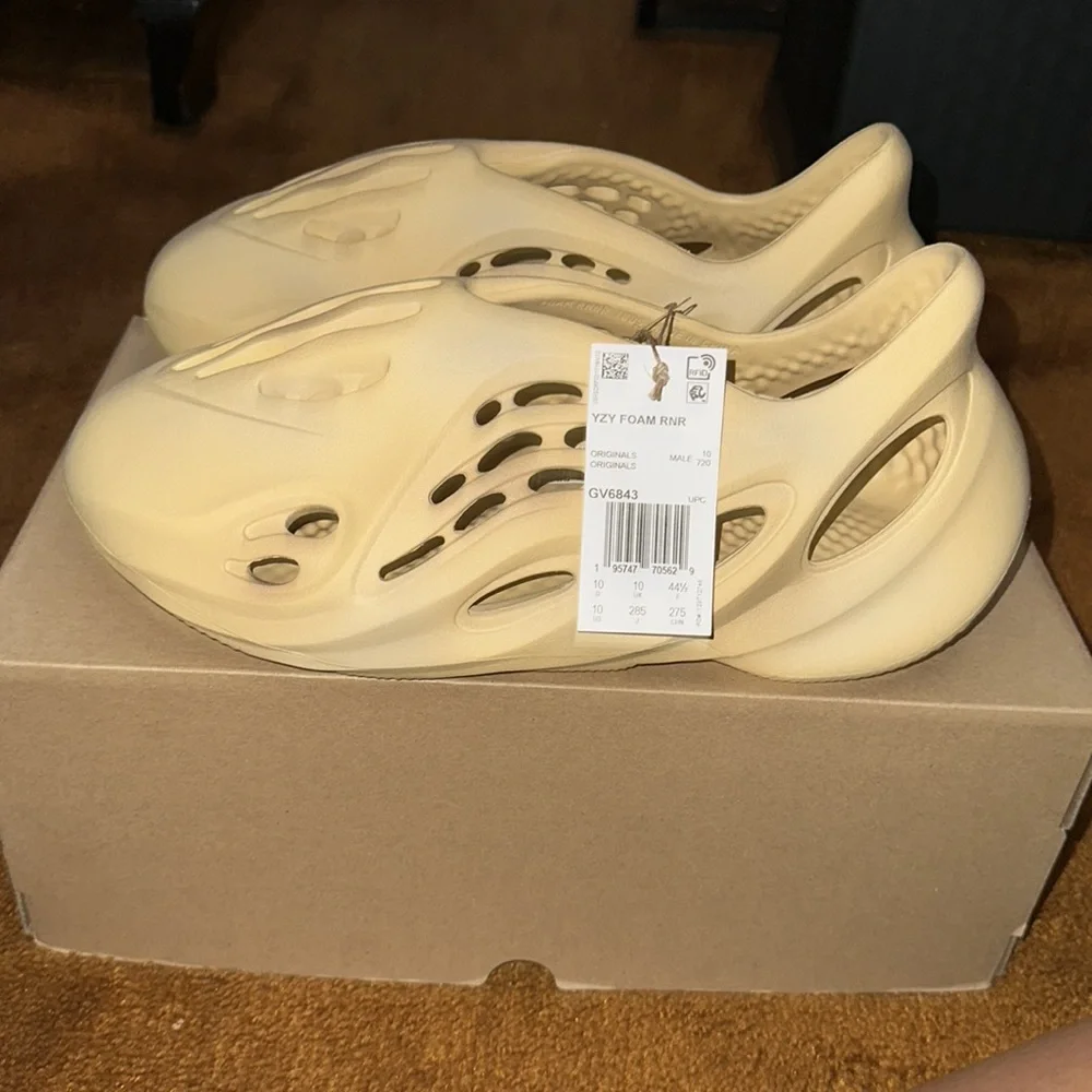 YZY FOAM RNR - Picture 2 of 3